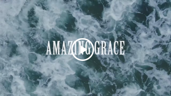 مقطورة AmazingGrace_ مع الشعار